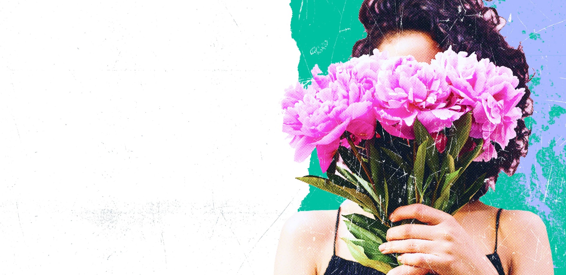 Mulher segurando flores na frente do rosto e pedindo privacidade